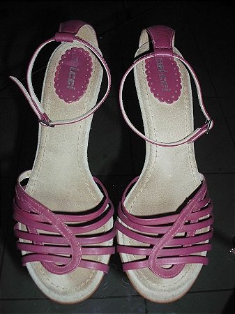 Sandalia fúcsia "Colcci"