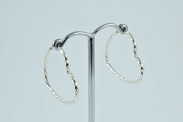 Brinco argola coração fio torcido 25mm