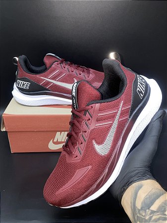 Tênis Nike Air Bordô