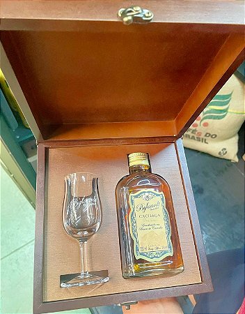 Estojo Bylaardt Ouro Carvalho Premium 10 Anos 200ml + 1 Taça Cristal 60ml