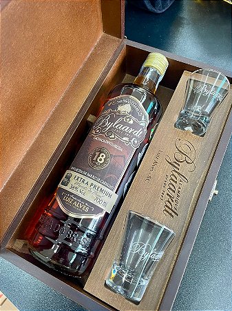 Estojo Bylaardt Ouro Carvalho Extra Premium 18 Anos 700ml + 2 Copos Vidro 60ml