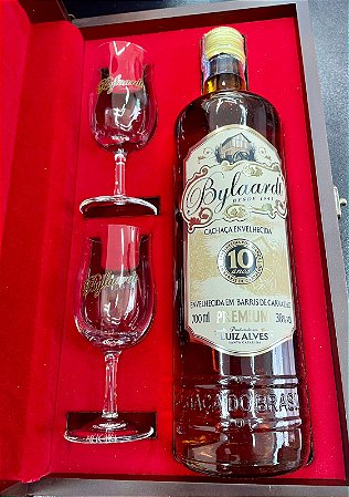 Estojo Bylaardt Ouro Carvalho Premium 10 Anos 700ml + 2 Taças Cristal 60ml