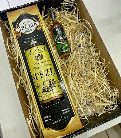 Kit Presente - Cachaça Spezia Ouro 6 Anos 700ml + Taça Spezia Vidro 60ml + Cachaça Indiazinha Jambu 50ml