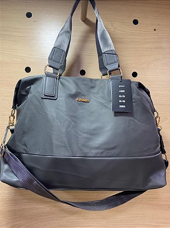 Bolsa Lyssa Sport em nylon e acompanha alça transversal com regulagem