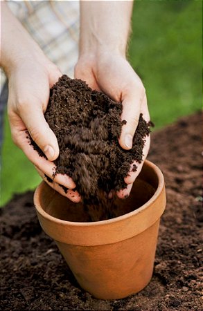 Terra vegetal adubada 5kg – Para Jardins, Vasos, Hortas e Gramados