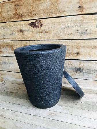 Vaso Coluna Redonda Gratiato c/ prato Preto Polietileno.