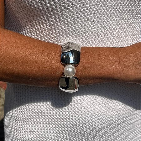 BRACELETE LARGO COM PEDRA AO MEIO