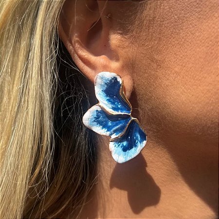 BRINCO TRES PETALAS AZUL