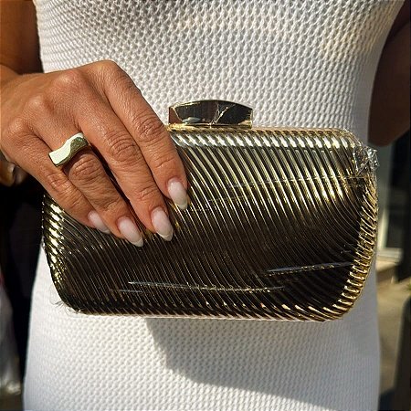CLUTCH METAL LISTRADA ZIG ZAG DOURADA
