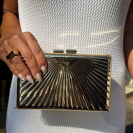 CLUTCH METAL LISTRAS RAIOS SOLARES DOURADA
