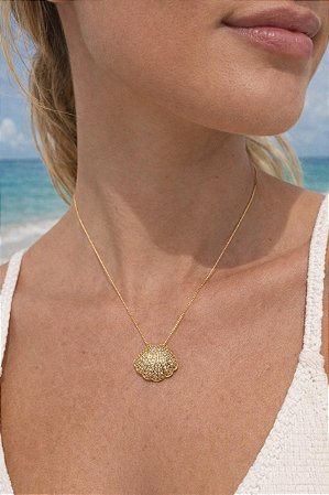 COLAR CONCHA CRAVEJADO DOURADO
