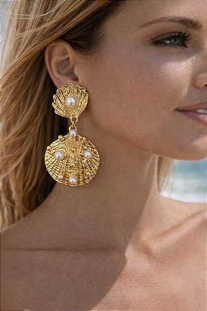 BRINCO CONCHA PENDULO PEROLA DOURADO