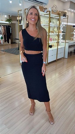 CONJUNTO TOP OMBRO SÓ SAIA PRETO