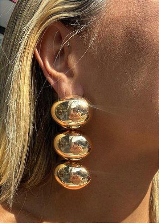 BRINCO PENDULO OVAL DOURADO