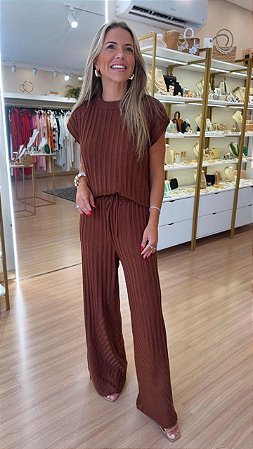 CONJUNTO TRICOT BLUSA SEM MANGA CANELADO MARROM