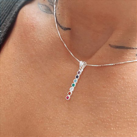 Colar choker com pingente de zircônias cravejadas