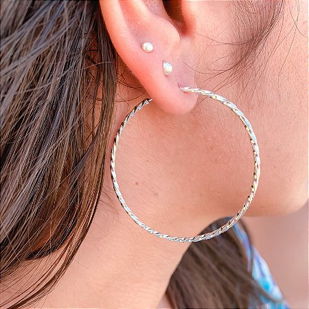 Argola com detalhes torcidos