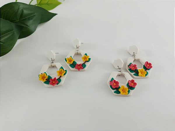 Brinco Hexagonal com Flores
