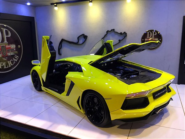 Lamborghini aventador LP 700-4 - AMARELA