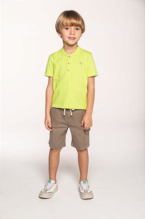 Conjunto bermuda de sarja com camiseta