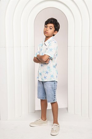 Conjunto bermuda jeans com camisa de malha