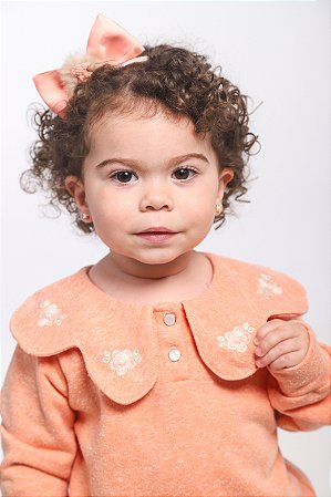 CONJUNTO CALÇA E BLUSA GOLA PALHAÇO BORDADA