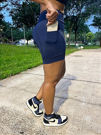 Short Corrida marinho com bolsos e alta compressão – Porle + Beyummi
