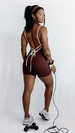 Macaquinho Urban marrom amarração decote costas suplex - PORLE