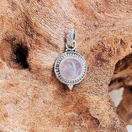 Pingente pequeno Bali pedra natural quartzo rosa transparente