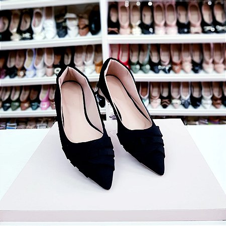 Sapatilha bico fino alongado Infinito Preta Nobuck