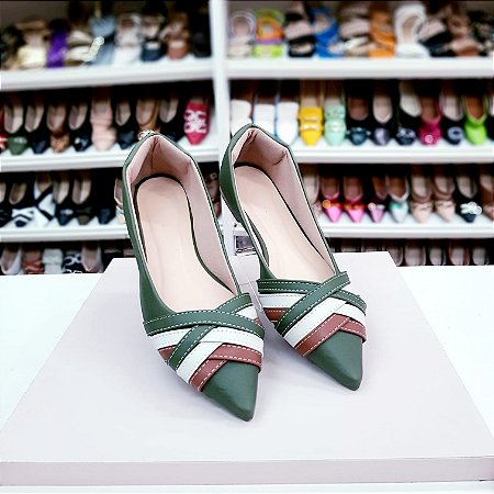 Sapatilha bico fino alongado Verde com tiras nude e caramelo
