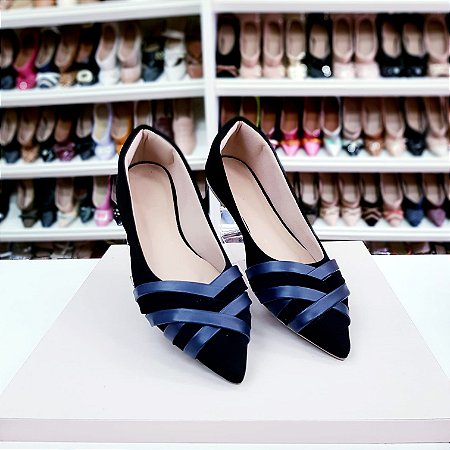 Sapatilha bico fino nobuck preta