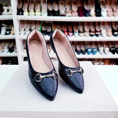Sapatilha bico fino alongado Preta Croco com Fivela