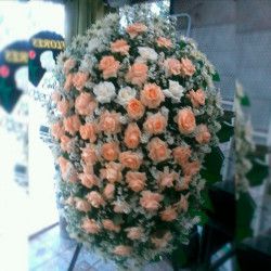 Coroa de rosas champanhe