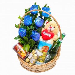 Cesta completa com rosas azuis