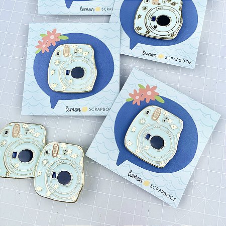 Coleção FAÇAS AS MALAS 2 - Pin CAMERA - Lemon Scrapbook