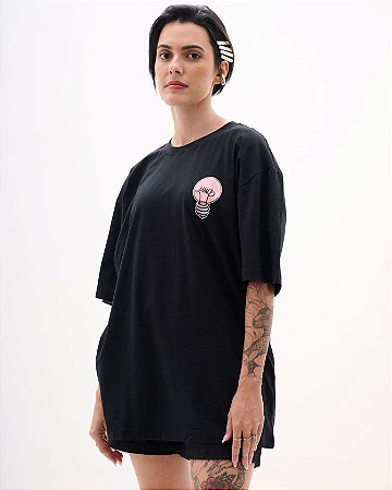 Camiseta Lâmpada Rosa Amigo - Preta | Real Grapixo