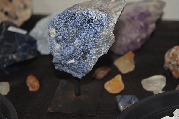 PEDRA NA BASE