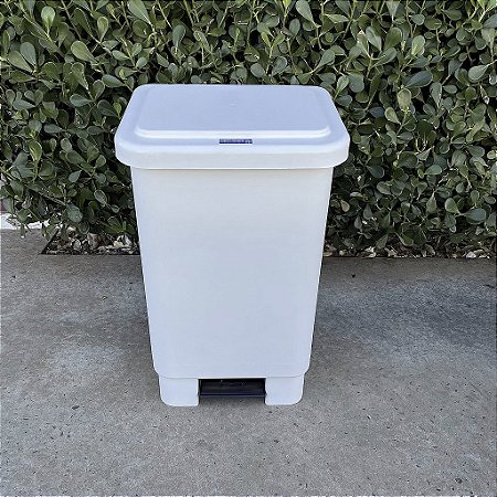 Lixeira Plástica retangular 50 Litros com Pedal
