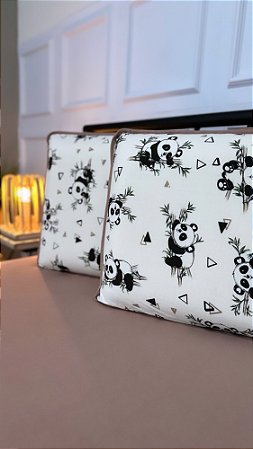 Kit com 2 Fronhas em Malha 100% Algodão Panda Chocolate Gold Home