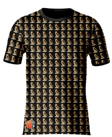 Camiseta com estampa de coruja ladrilhada, por sublimação total, em micro-fibra, tecido tecnológico.