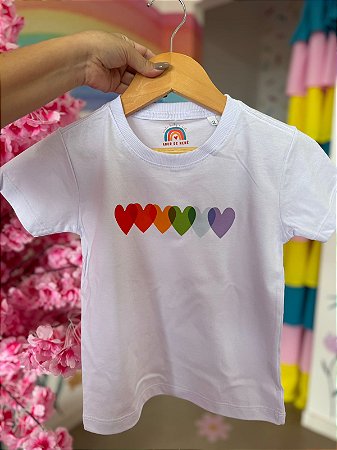 Camiseta Feminina Coraçõeszinhos