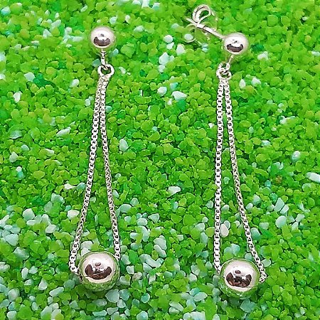 Brincos em Prata 925 com Correntinha Veneziana transpassando uma Bolinha de Prata