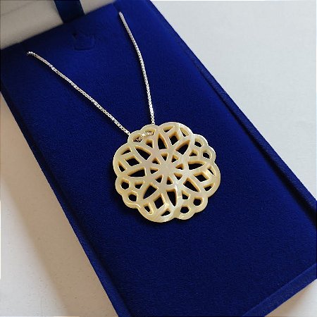 Corrente e Pingente em Prata 925 com Madrepérola entalhada