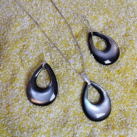 Conjunto de Brincos e Corrente em Prata 925 e Madrepérolas Negras
