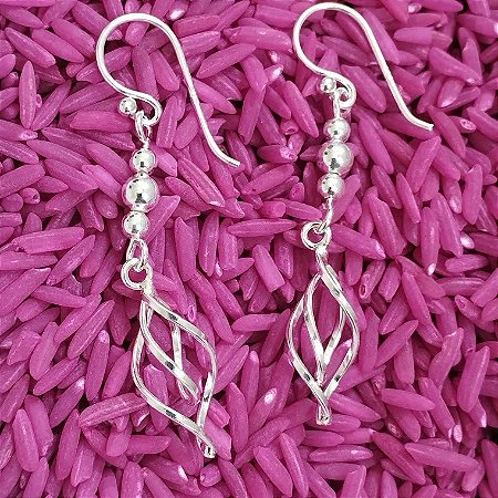 Brinco levissimo em Prata 925 "Com bolinhas - torcidinho"