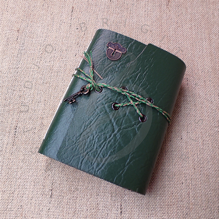 Livro Medieval "Roman Cross"