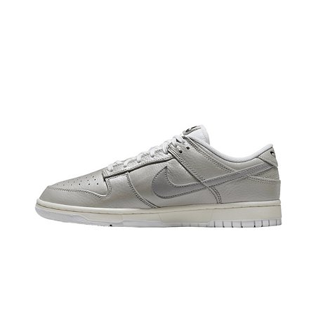 Nike Dunk Low "Metallic Silver"