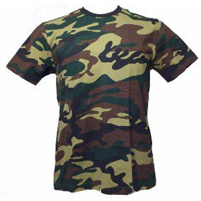 Camiseta Camuflada Modelo Militar (Selva)