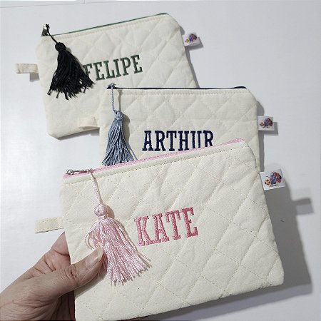 01 Necessaire 12x17cm com Nome Personalizado Bordado no Algodão Cru